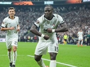 Be�ikta�’ta inan�lmaz y�kseli�: Junior Olaitan!