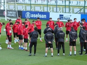 A Milli Tak�m’da iki isim idman� tamamlayamad�