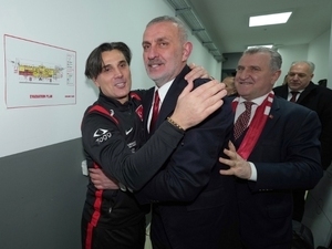 TFF’den Montella’ya �zel veda plan�